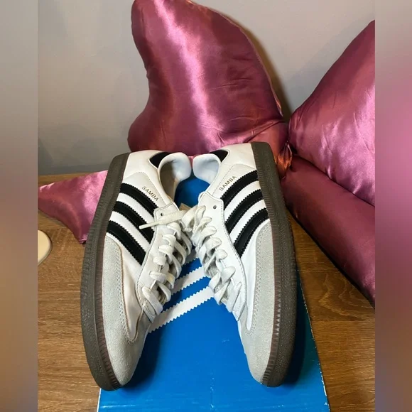 adidas Samba OG Shoes (M7/W8) - Picture 8 of 16